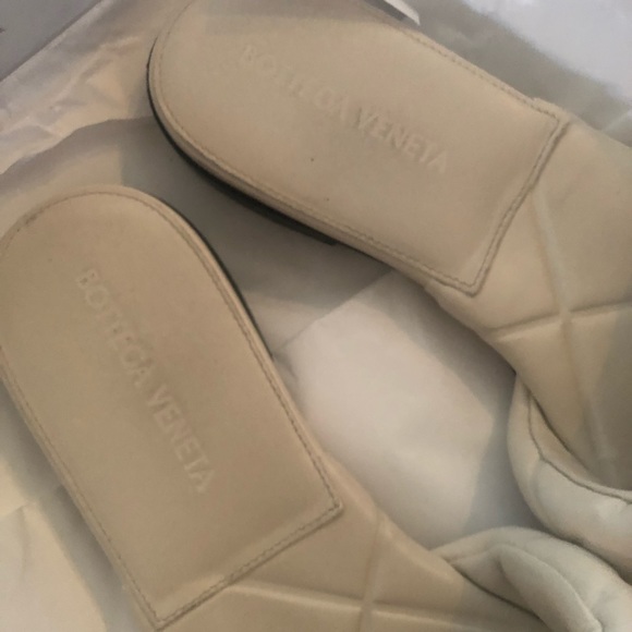 Bottega Veneta BV Rubber Lido Sandals Sea Salt Cream Leather Slides 37.5 $760 - Picture 7 of 8